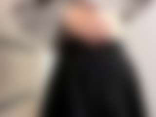 Live cam show with IsadoraCassard - Skinny on Camming Site