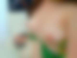 Live cam show with Ammira - Anal on Milf Play