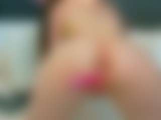 Live cam show with Ammira - Striptease on StripNow