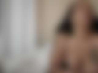 misstwinT MILF webcam performer live streaming