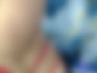 Live cam show with Yasmine - Nipple Piercings on googirlz
