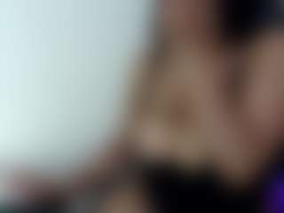 Yasmine MILF webcam performer live streaming