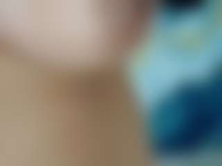 Yasmine MILF webcam performer live streaming