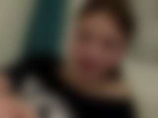 Live cam show with Agatha - Facial on luckytryst.com