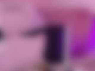 Live cam show with Jullieee - Fuck Machine on Gym Cam Girls