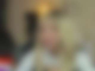 Jullieee's Live Sex Cam Show