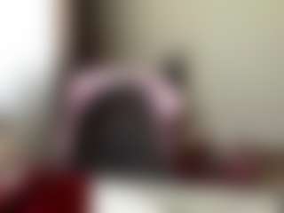 Live cam show with LennieRoggensack - Petite MILF on CamClone