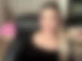 Live cam show with LennieRoggensack - Petite MILF on justonemore.cc