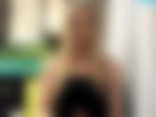 Live cam show with LioraRoux - Young Adult on CamSodaAdn
