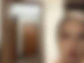 Live cam show with LioraRoux - Young Adult on Mixed Magazine Live
