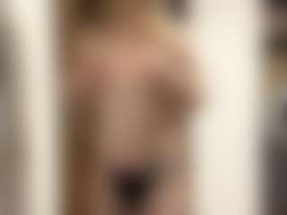 Live cam show with LioraRoux - Moaning on Camsoda
