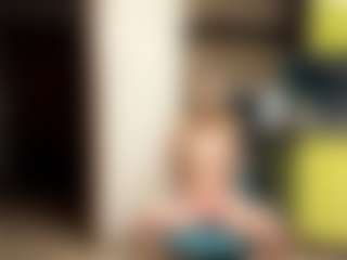 Live cam show with LioraRoux - Moaning on Camsoda