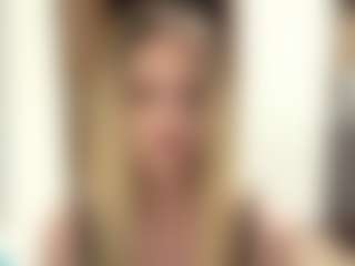 Live cam show with LioraRoux - Athletic Bedroom on xxxlivecams.org