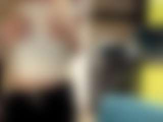 Live cam show with LioraRoux - Striptease on Milfs Live