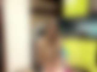 Live cam show with LioraRoux - Teen (18+) on Camsoda
