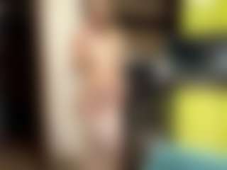 Live cam show with LioraRoux - Moaning on Camming Site