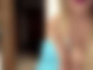 Live cam show with LioraRoux - Skinny on Camsoda
