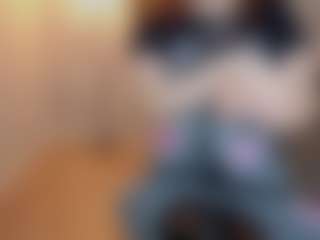 Live cam show with LucyUiio - Ass Bouncing on dropp.cam