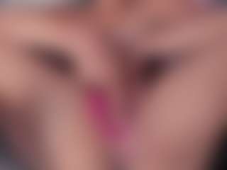 Live cam show with Maddy - Petite on Chatstar