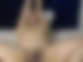 samymore14 MILF webcam performer live streaming