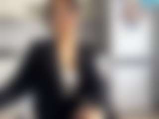 Live cam show with StephanieLaws - Striptease on CamwithHer