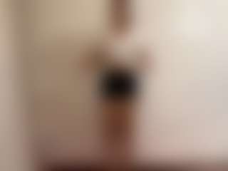 Live cam show with StephanieLaws - Brown Eyes on Uber Horny