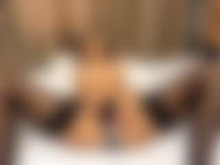 Live cam show with StephanieLaws - Fingering on Gym Cam Girls