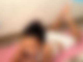 Live cam show with StephanieLaws - Upskirt on Sweet Sext