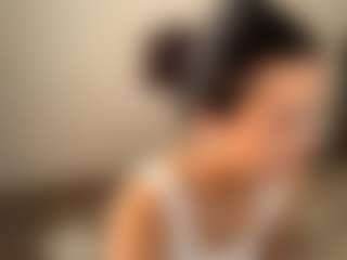 Live cam show with StephanieLaws - Upskirt on Fit Hotties