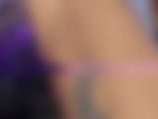 Live cam show with StrikeandSweet - Gray Eyes on Gym Cam Girls