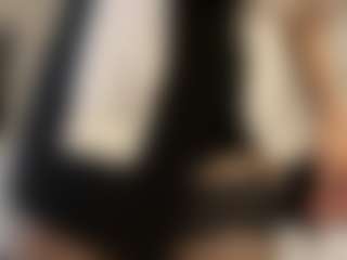 Live cam show with Alice - Striptease on livesexfox.com
