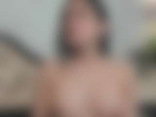 Emilyy05's Live Sex Cam Show