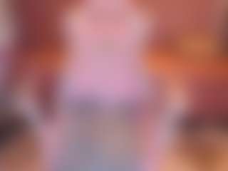 Live cam show with BOOBSKIM - Striptease MILF on SxyPornLive