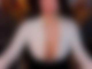 Live cam show with BOOBSKIM - Striptease MILF on Camming Site
