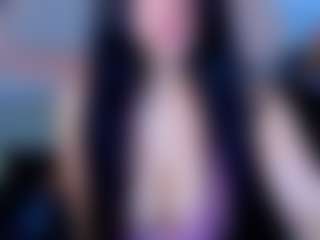 Live cam show with BOOBSKIM - Striptease MILF on camgirlchat.live