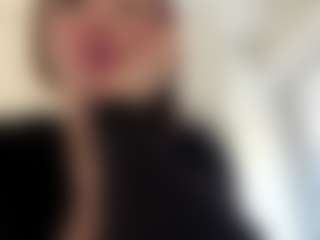 Live cam show with Lusy - Shaved Pussy on 1on1-livenow