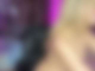 Live cam show with noa-cooper - Natural on Milf Play