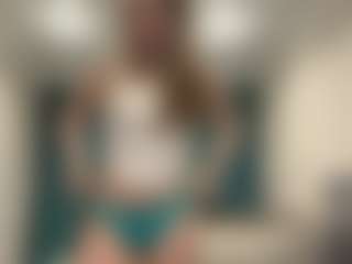 Live cam show with Lia - Facial Piercings on chickslive.net