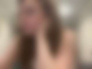 Live cam show with Lia - Nipple Piercings on hrnylive.com