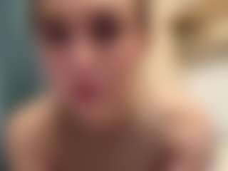 Live cam show with Lia - Athletic Teen (18+) on milfzrlive.com
