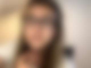 Live cam show with Lia - Public on AdultVida.com