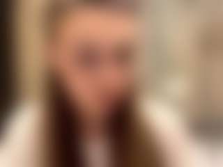 Live cam show with Lia - Brown Hair Petite on CamwithHer