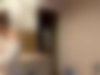 Live cam show with Lia - Petite on Camsoda