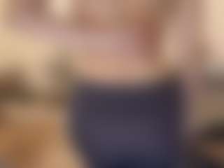 Live cam show with Lia - Skinny on CamwithHer