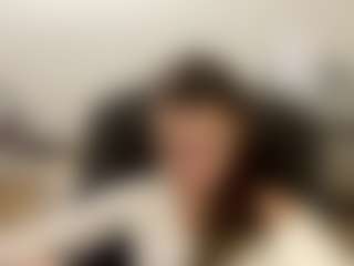 Live cam show with Lia - Bedroom on livesuperchat.net