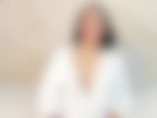 Sophiie-Lanee MILF webcam performer live streaming