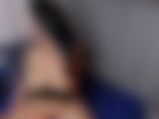 Live cam show with Veronica - Exhibitionist on liverealitysex.com