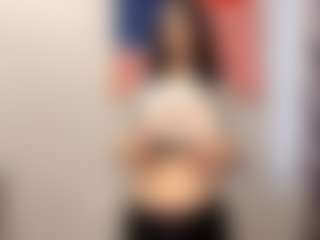 Live cam show with YaraHale - Average on xplaylive.com
