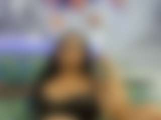 Live cam show with Miiavelveet - Squirt on Camsoda