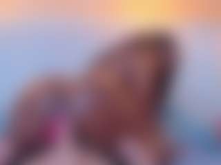 Live cam show with TinnaTaylor - Squirt on Camsoda